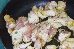 Piept de pui cu smantana si ardei copti