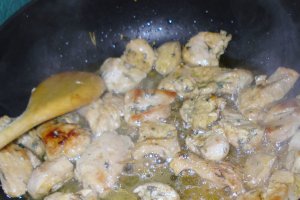 Piept de pui cu smantana si ardei copti