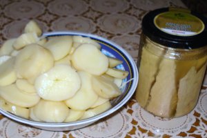 Salata calda de cartofi cu ton