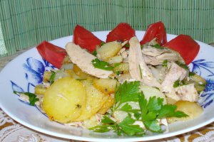 Salata calda de cartofi cu ton