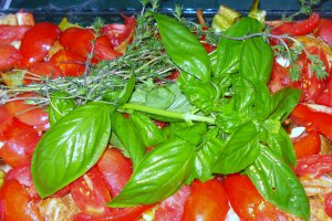 Iepure cu rosii si ierburi aromate