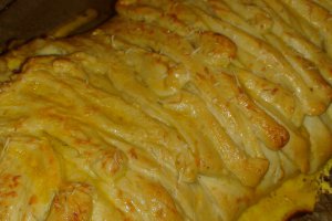 Placinta cu costita afumata si legume