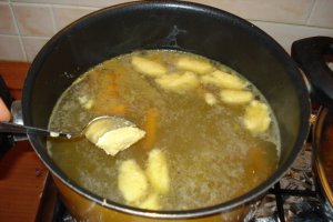 Supa de curcan cu galuste de gris