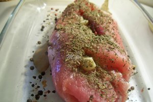 Muschiulet de porc impletit cu sos de usturoi