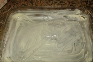 Cartofi noi cu carnaciori  la cuptor