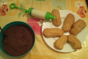 Eclere cu  crema de ciocolata si frisca