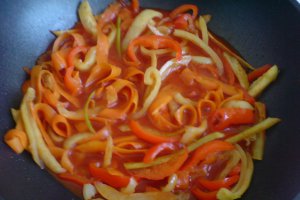 Pulpe de pui cu legume( in tigaia wok)