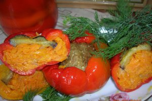 Gogosari marinati , umpluti cu legume