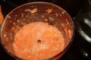 Cubulete  de  mamaliguta cu sos si ciuperci
