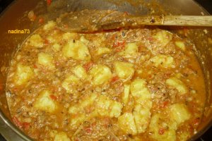 Cubulete  de  mamaliguta cu sos si ciuperci