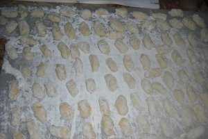 Gnocchi albi si  galbeni