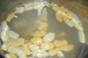 Gnocchi albi si  galbeni
