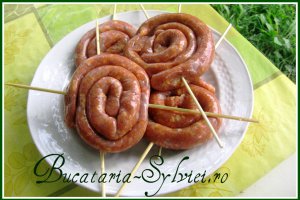 Carnaciori romanesti la gratar :) preparati in livada bunicilor
