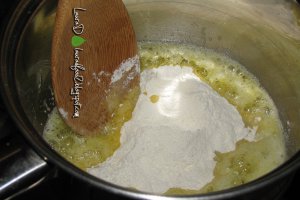 Paste cu sos cremos de branza albastra si spanac