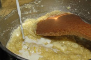 Paste cu sos cremos de branza albastra si spanac