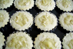 Tarte cu piure de mere si frisca