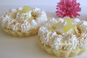 Tarte cu piure de mere si frisca