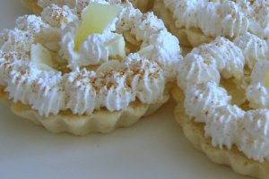 Tarte cu piure de mere si frisca