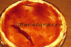 Cheesecake cu sos de capsuni