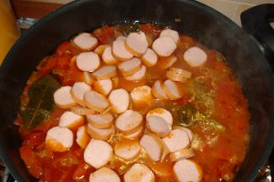 Mancare de fasole pestrita cu cremwursti de porc