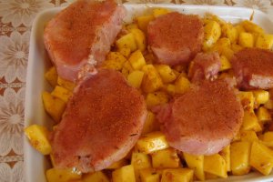 Piept de pui pe pat de cartofi