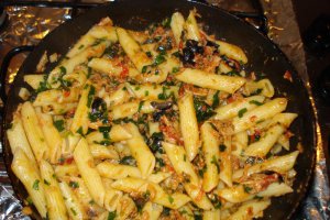 Penne cu ton si masline