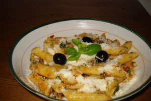 Penne cu ton si masline