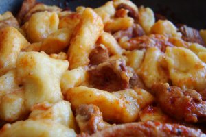 Gnocchi cu pui in sos rosu