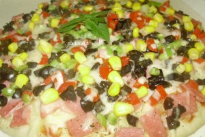 Pizza cu sunca si porumb dulce