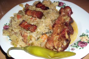 Piept de porc la cuptor langa varza calita cu bors