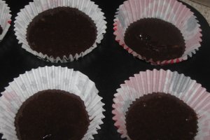 Briose cu ciocolata si fructe de merisor