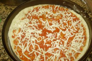 Pizza cu jamon si  mozzarella