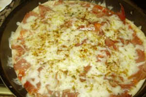 Pizza cu jamon si  mozzarella