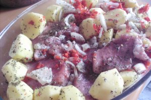Pulpa de porc si cartofi la cuptor