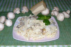 Paste cu ciuperci si parmezan