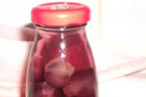 Compot de struguri negri