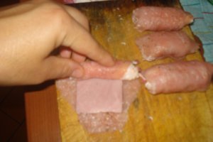 Snitele rulate cu sunca si mozzarella