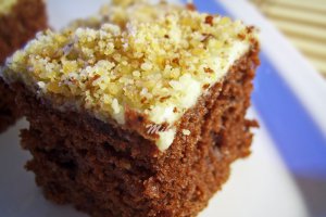 Negresa cu ciocolata alba si nuci caramelizate