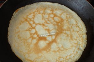 Clatite dantelate, pufoase si crocante
