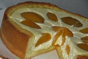 Tarta cu branza aromata cu vanilie si piersici
