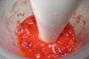  Tort de capsuni cu crema de branza