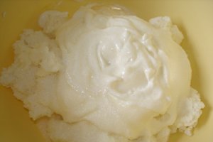 Tort de capsuni cu crema de branza