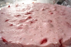  Tort de capsuni cu crema de branza