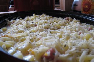 Cartofi cu oua si cascaval la cuptor