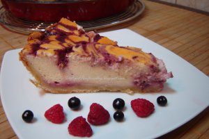 Tarta cu branza dulce si fructe de padure
