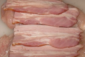 Frigarui de pui cu bacon