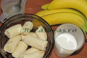 Tort cu mousse caramel, banane si ciocolata