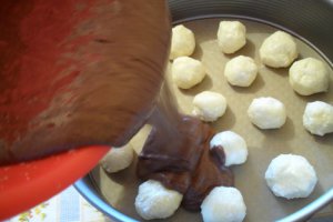 Prajitura cu bombite de branza si nuca de cocos