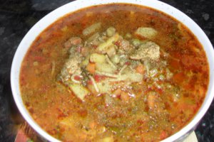 Ciorba de pui cu multe legume
