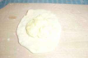 Mini langosi cu branza  sau gem de prune